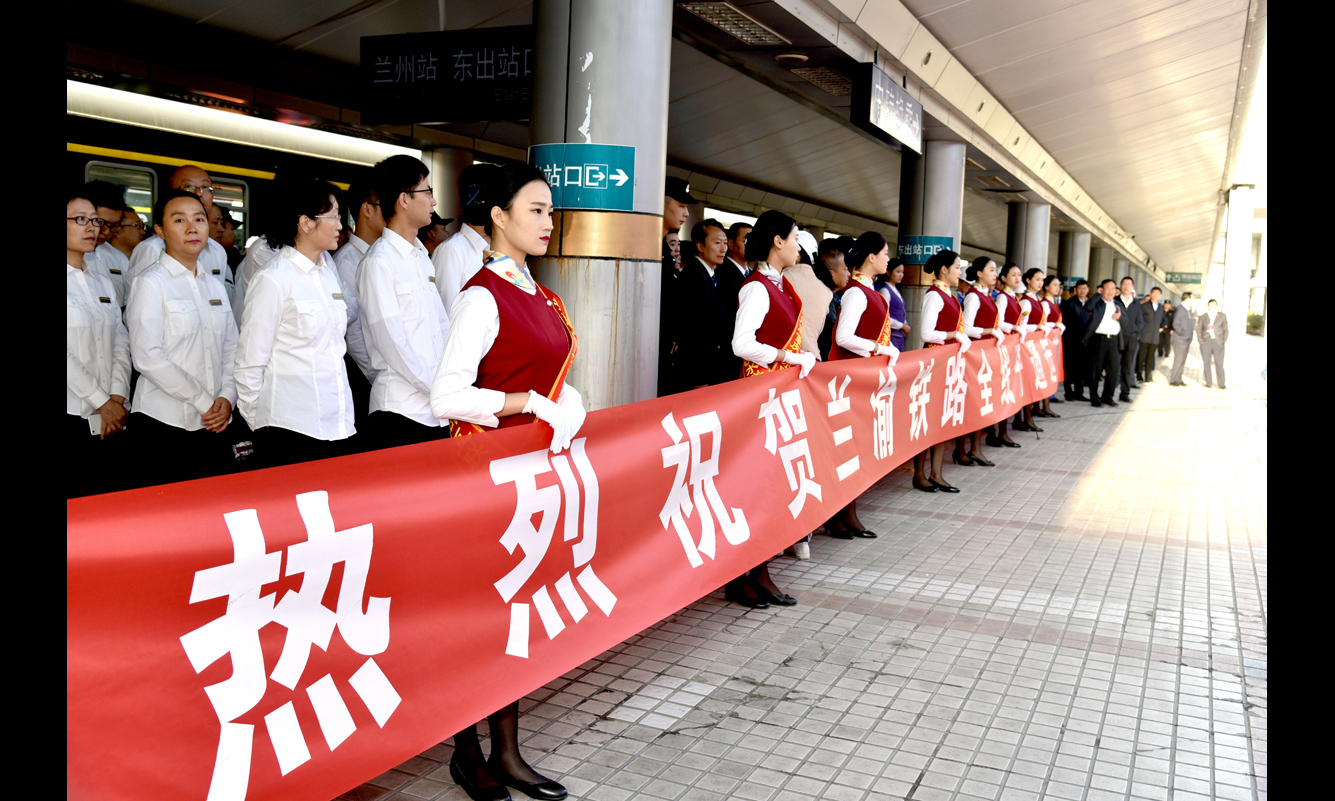 兰渝铁路北接兰新、包兰、兰青、陇海铁路，南接宝成、襄渝、达成、遂渝、渝怀、沪汉蓉铁路，是连接黄河与长江两大流域的一座重要“钢铁”桥梁，是国家“一带一路”建设及西部大开发、长江经济带战略的黄金交会线路和西北到西南出海口距离最短、最便捷的铁路运输通道。