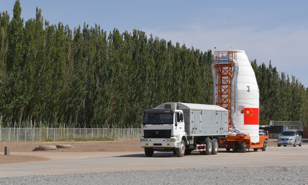 高分九号05星是由中国航天科技集团有限公司五院所属航天东方红有限公司研制的光学遥感卫星，主要用于国土普查、城市规划、土地确权、路网设计、农作物估产和防灾减灾等领域，可为“一带一路”建设提供信息保障。图为星罩组合体转运。