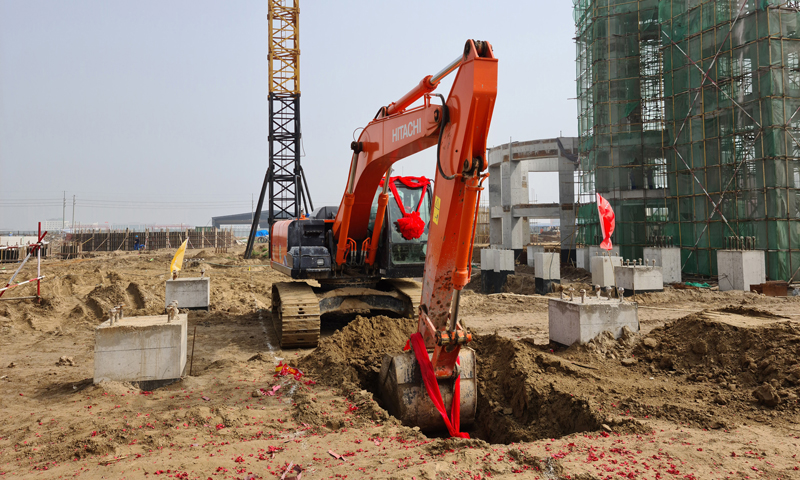 5月17日，中国化学工程二化建承建的山东潍坊弘润科技工程灵活处理分项目安装工程举行开工仪式，该工程是继中国化学工程二化建承建恒逸(文莱)石化工程灵活焦化装置项目取得优异成绩后的又一次重要突破。