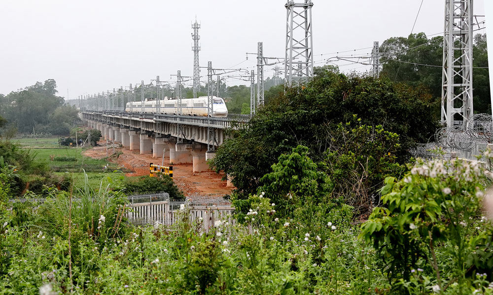 中铁二十三局参建的江湛铁路。（李亚萍 摄）