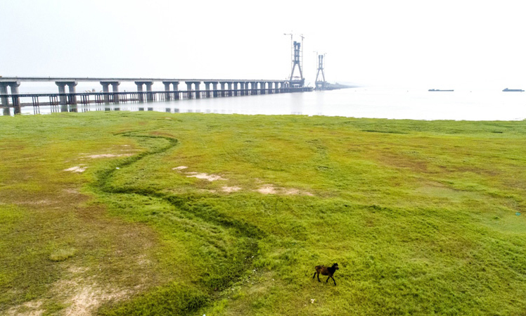 这是5月21日无人机拍摄的建设中的鄱阳湖二桥。新华社发（傅建斌 摄）