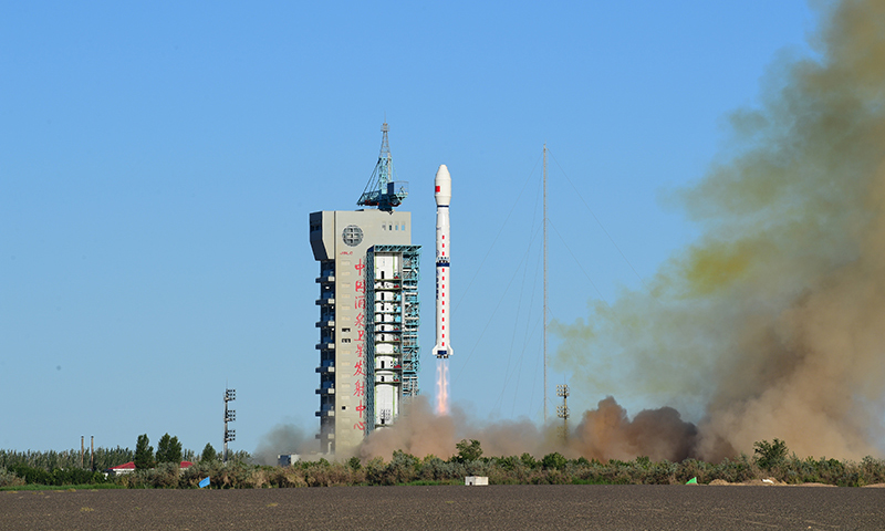 7月5日7时28分，我国在酒泉卫星发射中心用长征四号丙运载火箭，成功将风云三号05星送入预定轨道，发射任务获得圆满成功。新华社发（汪江波 摄）