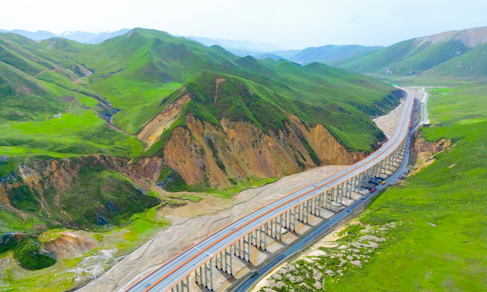 7月1日，中国中铁旗下中铁五局参建的青海省扁都口至门源段公路工程（峨堡至盘坡段）通车运营。至此，青海省海北藏族自治州祁连县结束不通高速公路的历史，海北州达成“县县通高速”目标。