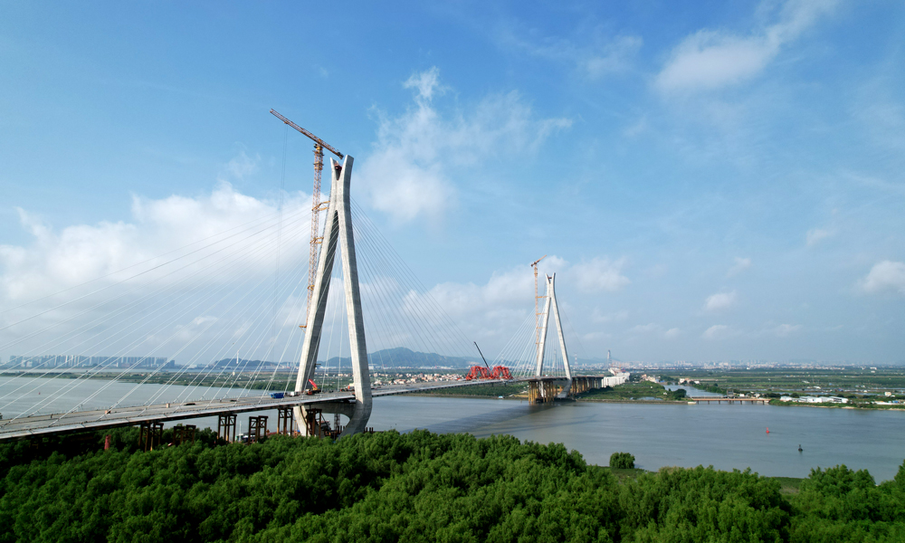 近日，中国中铁旗下中铁大桥局参建的南沙至中山高速公路主线(简称南中高速)和南沙联络线（万顷沙支线）正式通车。