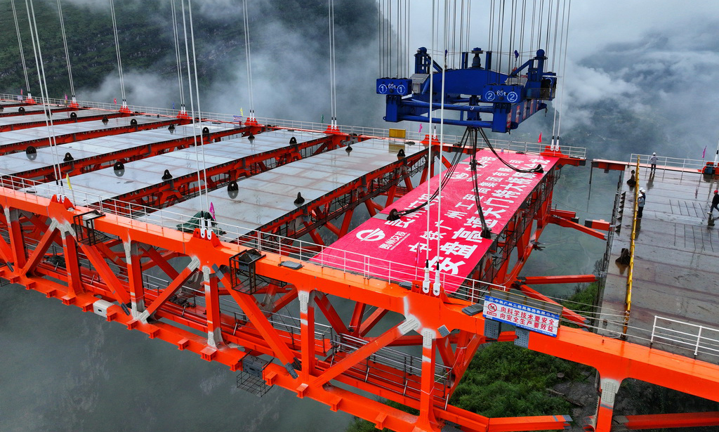 这是9月23日拍摄的天门特大桥（无人机照片）。新华社记者 刘续 摄