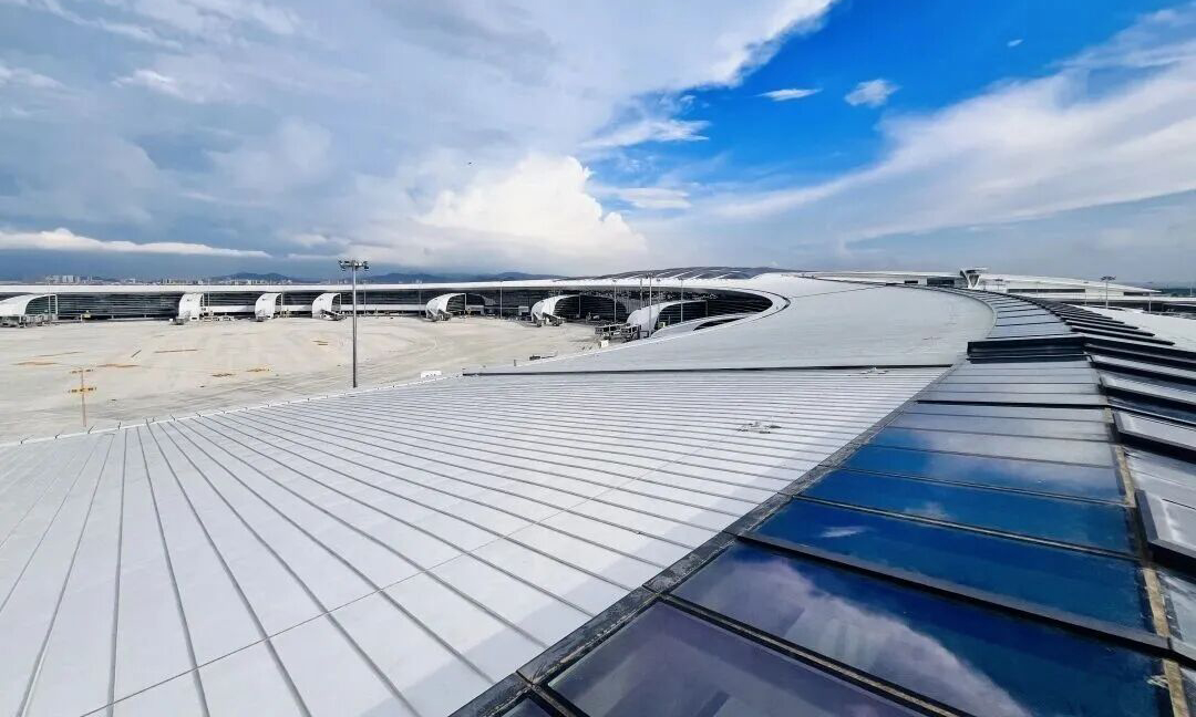 广州白云国际机场三期扩建工程，包括由中建三局承建、中建二局、中建五局、中建科工、中建装饰、中建安装参建的T3航站楼；中建四局承建的T3航站楼前交通中心综合体项目；中建八局承建的空管塔台和工作区。