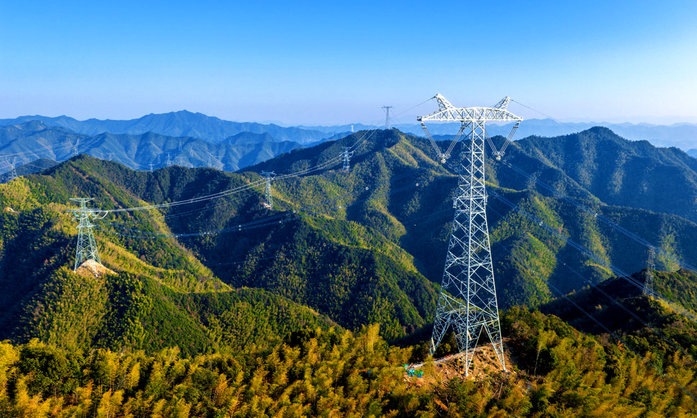 该工程起于甘肃省武威市，止于浙江省绍兴市，全长2370公里。 