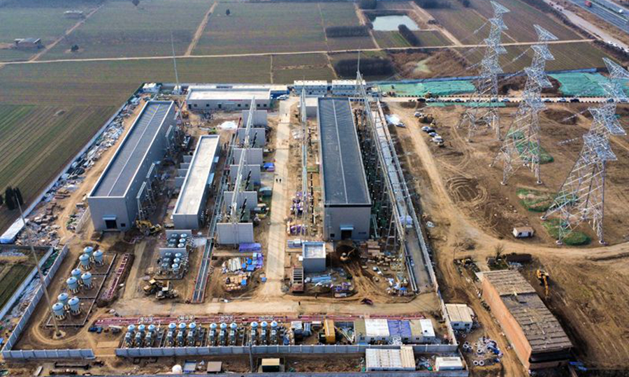 陕西西延高铁西安段330千伏供电工程建设现场。