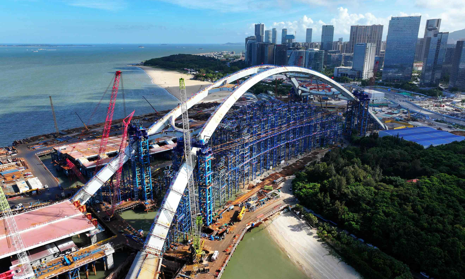 厦金大桥（厦门段）建成后，将与厦门翔安国际机场、厦金航线共同构建起对台海陆空立体交通新格局，对福建省探索海峡两岸融合发展新路、建设两岸融合发展示范区具有重要意义。